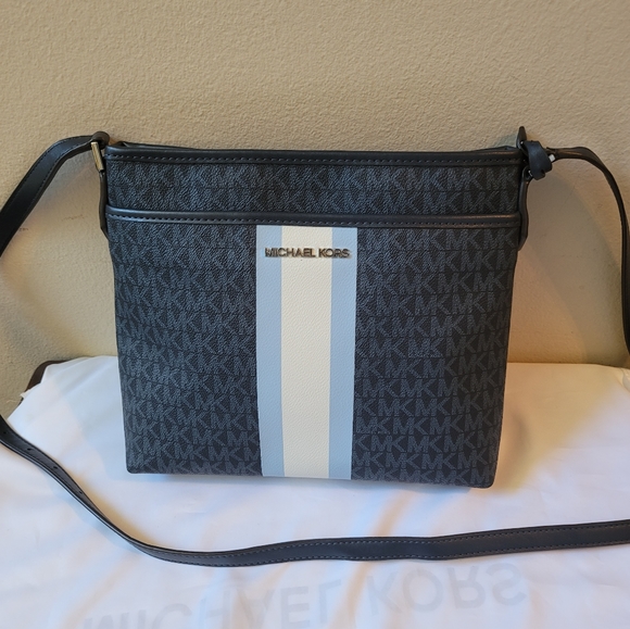 Michael kors crossbody bag - Picture 8 of 15